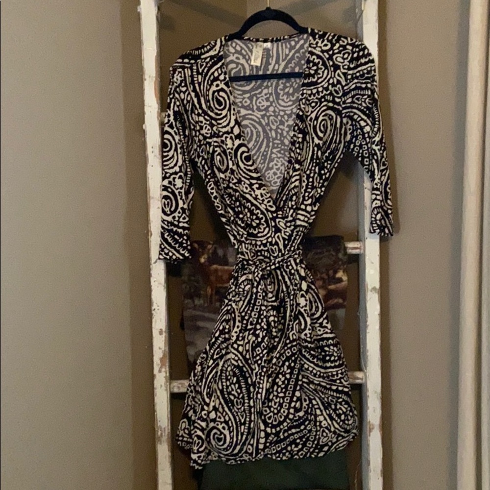Black/white wrap dress Sz M